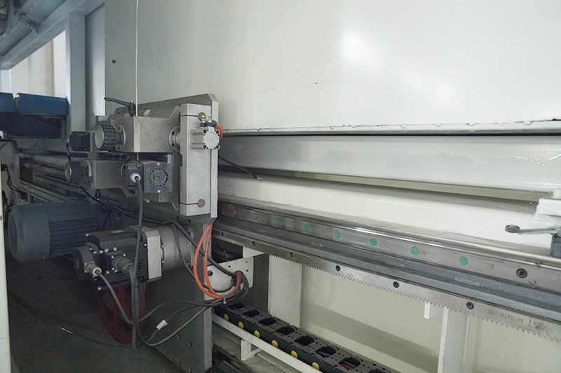 CNC PU Foam Sponge Cutting Machine 380V Vertical Revolving Contour