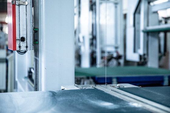 la découpeuse horizontale de mousse de bloc épais d'éponge de 2mm a adapté aux besoins du client