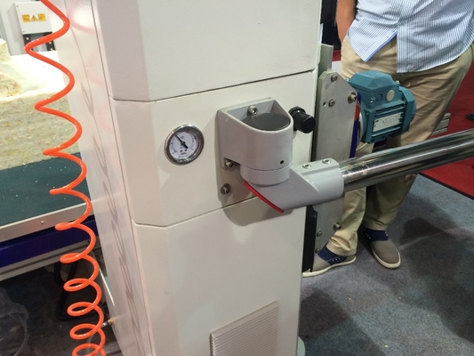Découpeuse de oscillation horizontale 380V 50HZ de lame d'éponge de polyuréthane