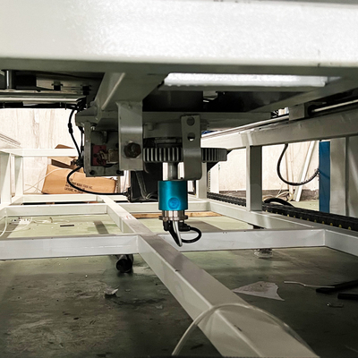 Ligne de production automatique d'éponge de commande numérique par ordinateur mousse verticale de découpeuse