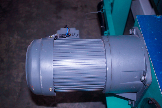 De manuel découpeuse DTLQ-4LB D&T d'éponge de mousse d'unité centrale verticalement