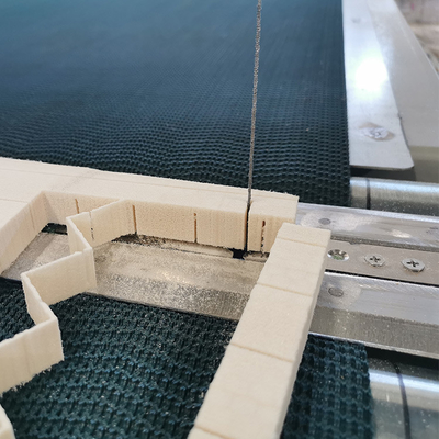 Machine de découpe de mousse en PU de précision polyvalente pour la laine de roche PIR EVA