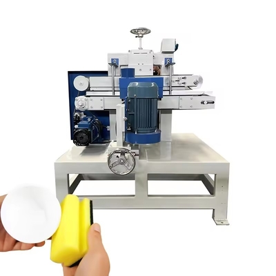 Machine de broyage automatique en forme d'éponge dans la ligne de production d'éponges abrasives pour le lavage des vaisseaux
