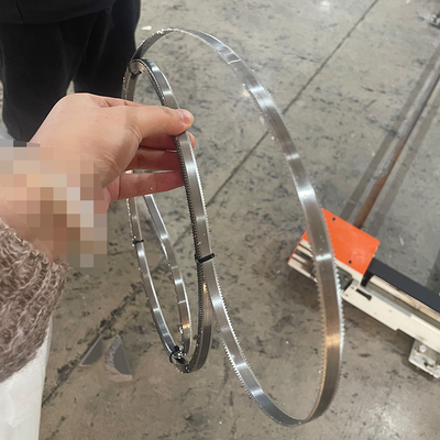 Machine de découpe horizontale à grande vitesse pour feuille d'éponge avec système avancé de conversion de fréquence