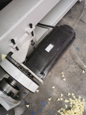 Machine de découpe CNC à lame oscillante pour l'industrie des matériaux mousses