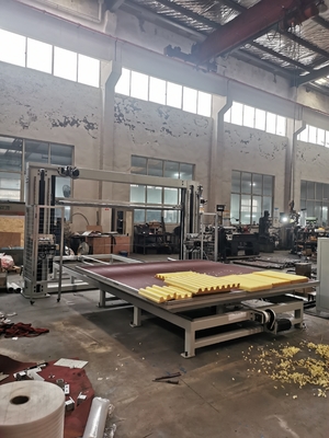 Machine de découpe CNC à lame oscillante pour l'industrie des matériaux mousses