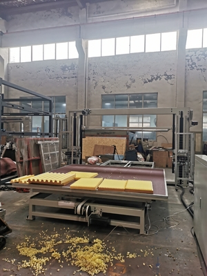 Machine de découpe CNC à lame oscillante pour l'industrie des matériaux mousses