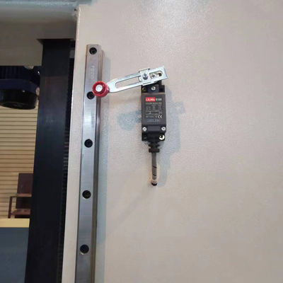 24. Découpe de mousse à lame oscillante CNC 10M/min pour les industries du meuble, de l'automobile, de l'emballage et de l'isolation