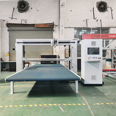 Machine à découper la mousse à double lame à oscillation CNC pour l'industrie de la découpe d'éponges flexibles