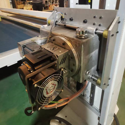 Coupeuse de mousse CNC à double lame oscillante pour une haute précision et efficacité dans la découpe de formes d'éponge 2D et 3D avec CE