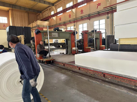 Machine de découpe d'éponges avancée avec rail de guidage du cadre principal et rail de raccordement électronique