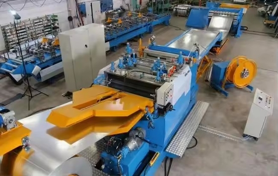 Machine de formage de rouleaux de panneaux sandwich EPS/Ligne de production de tuiles de toit Tôle d'acier de couleur fournie en laine de roche automatique