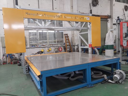 découpeuse de commande numérique par ordinateur de 10m/Min 3D pour la mousse semi-rigide avec la table de travail de vide