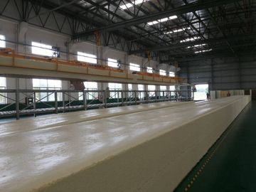 Ligne continue horizontale longue unité de production à la machine de mousse de bloc de mousse de bride