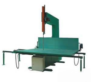Découpeuse verticale d'éponge de Matress avec le guide linéaire plaçant le volant de commande 1.74kw